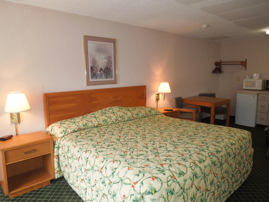 Knights Inn Elyria Habitación foto