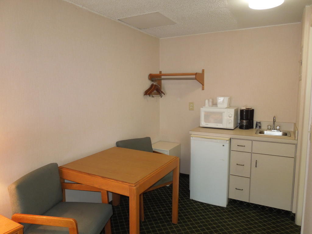 Knights Inn Elyria Habitación foto