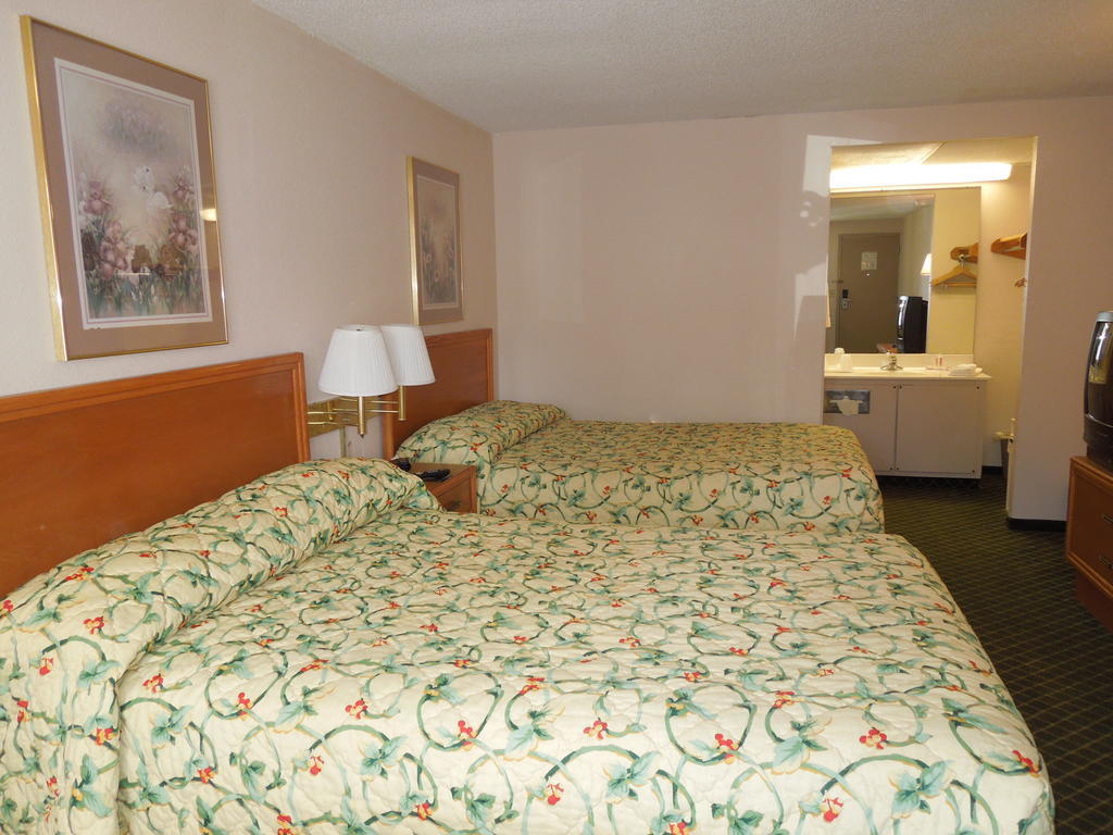 Knights Inn Elyria Habitación foto