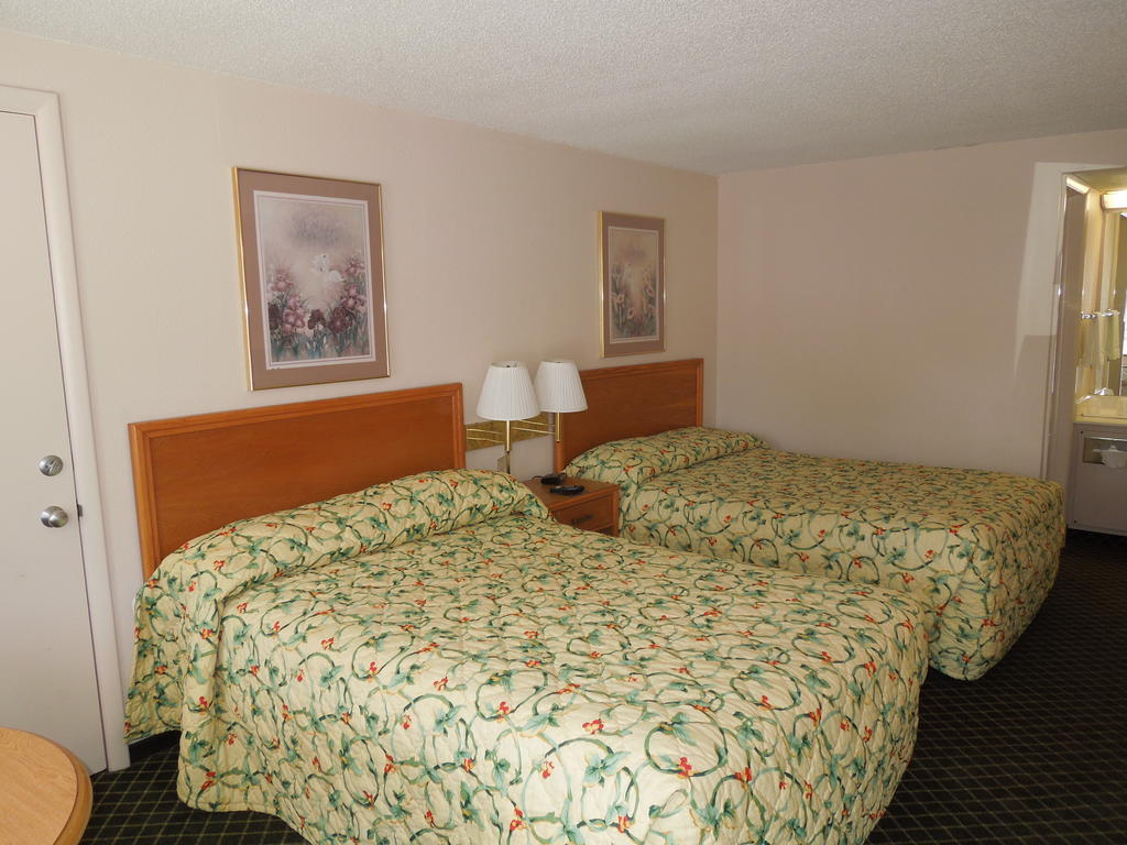 Knights Inn Elyria Habitación foto